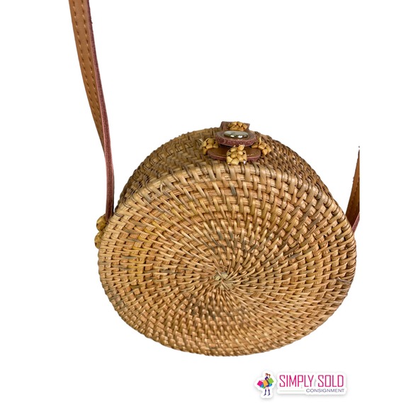 Urban Outfitters Handbags - Urban Outfitters Womens Round Rattan Crossbody‎ Bag Gingham Liner Snap Boho S